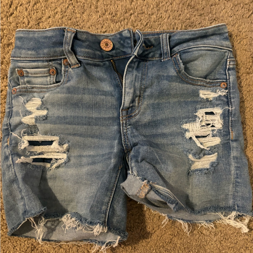 American Eagle Lighter Wash wripped jean shorts Size 0